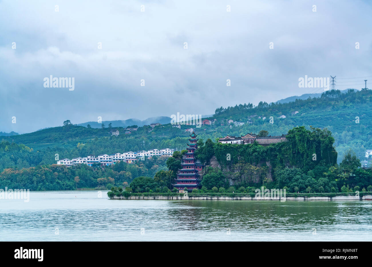 Rote Pagode & Die Yangtze Stockfoto