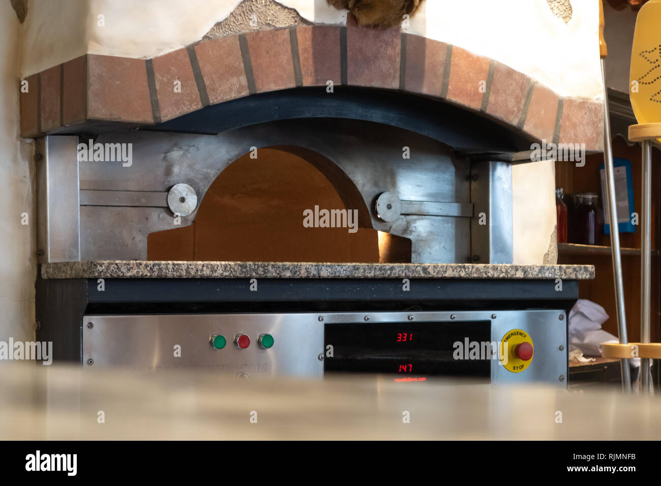 Pizzeria Im Umkreis Von 10 Kilometer Italienische pizzeria -Fotos und -Bildmaterial in hoher Auflösung – Alamy