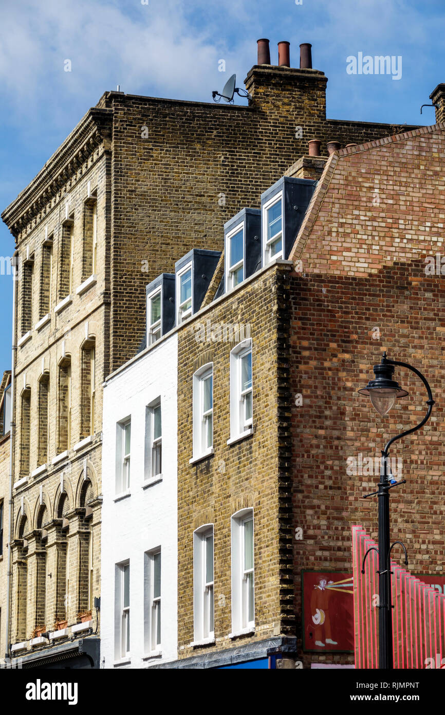 Vereinigtes Königreich Großbritannien England London Lambeth South Bank Brick Gebäude außen Kamin Laternenpfosten Dachfenster Sehenswürdigkeiten Besucher t Stockfoto