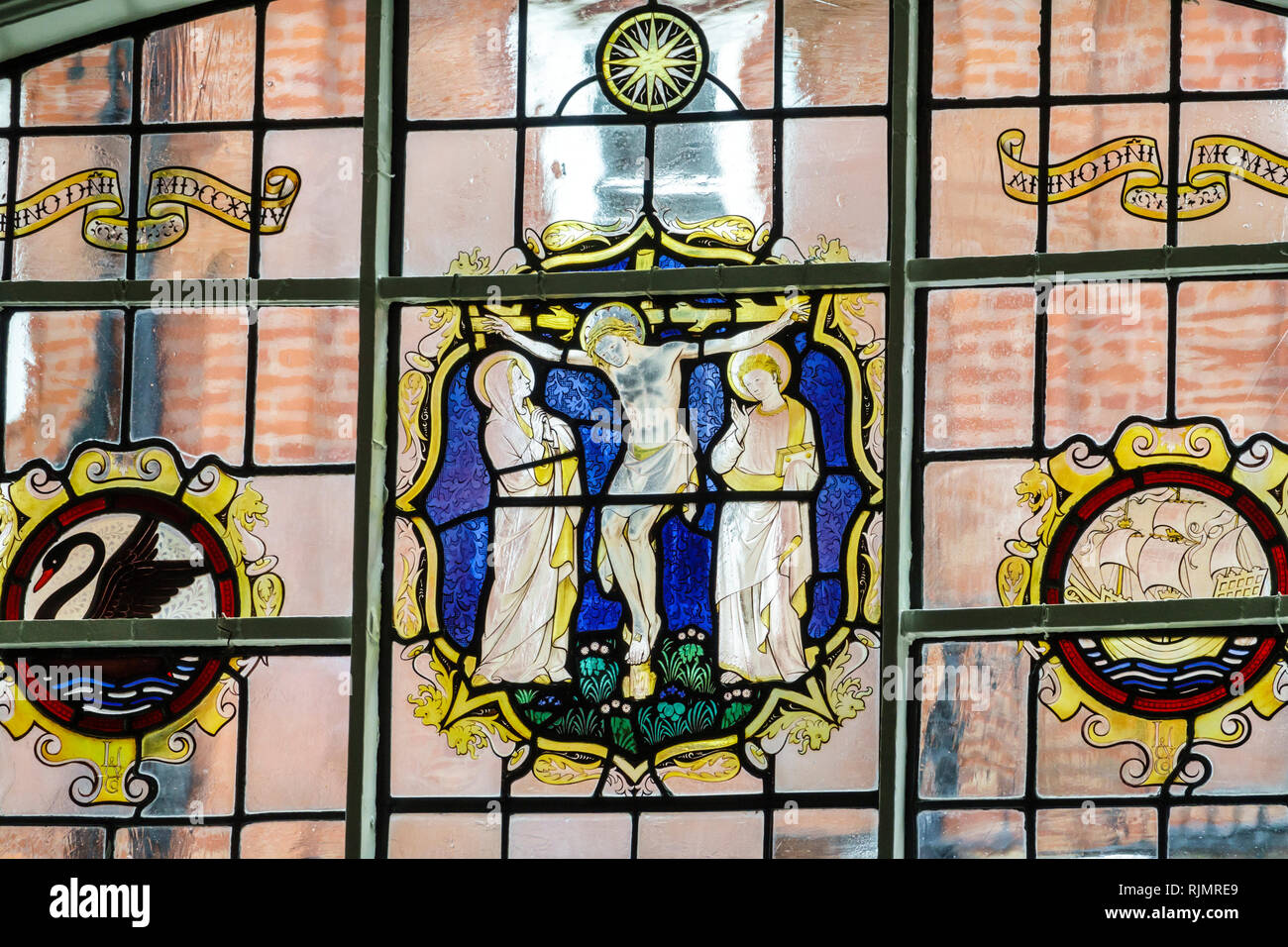 Vereinigtes Königreich Großbritannien England London Westminster Mayfair Grosvenor Chapel Anglikanische Kirche innen Buntglasfenster Sightseeing vis Stockfoto