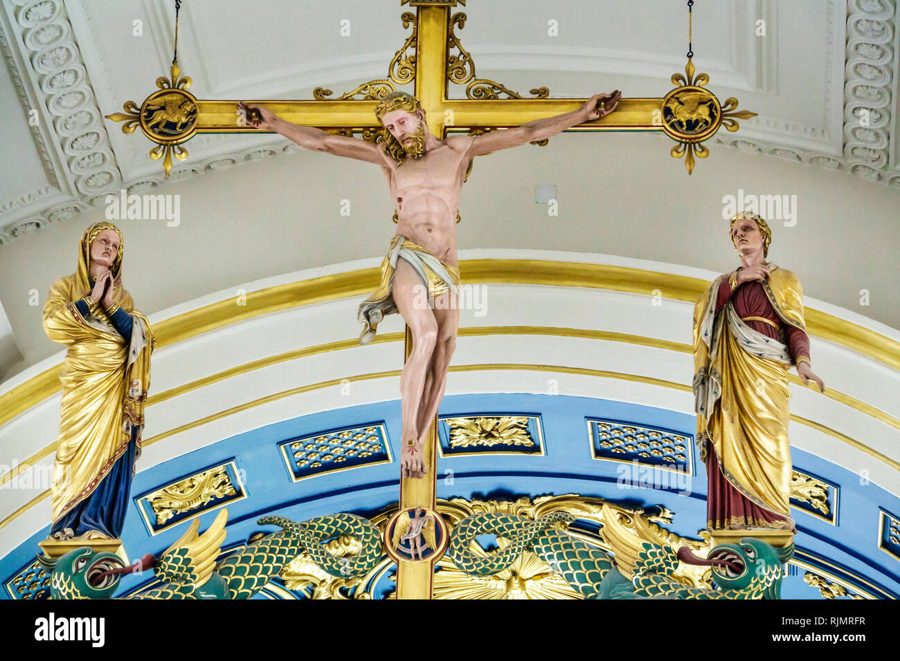 Vereinigtes Königreich Großbritannien England London Westminster Mayfair Grosvenor Chapel Anglikanische Kirche Innenraum Hochaltar Kruzifix gekreuzigt Chris Stockfoto
