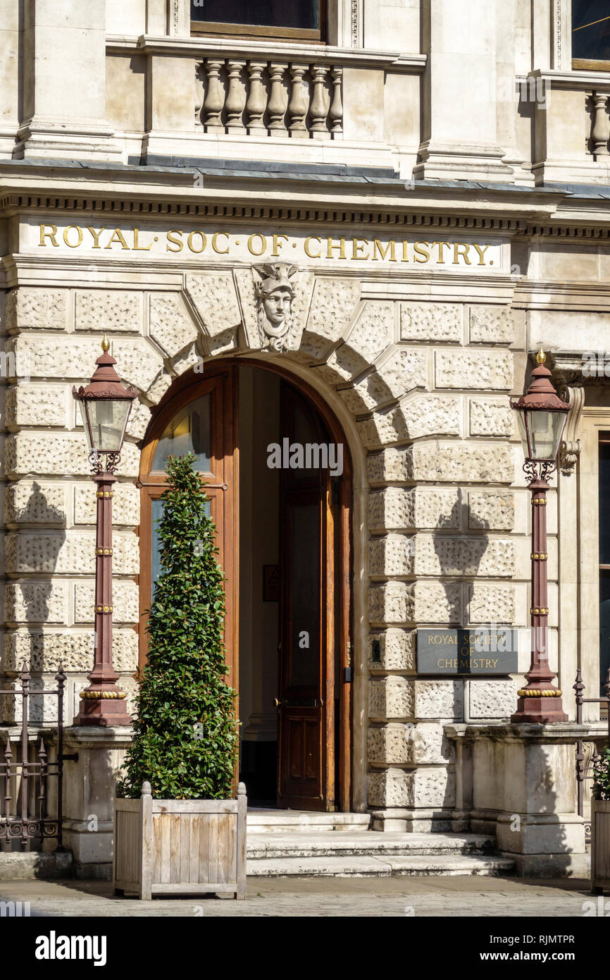 London England Vereinigtes Königreich Großbritannien Mayfair Piccadilly Burlington House Royal Academy of Chemistry Außeneingang Sightseeing vis Stockfoto