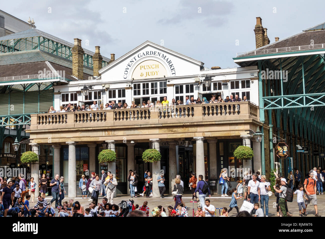 London England Vereinigtes Königreich Großbritannien Covent Garden Markt Shopping Essen Unterhaltung plaza Central Hall Gebäude Charles Fowler neo Stockfoto