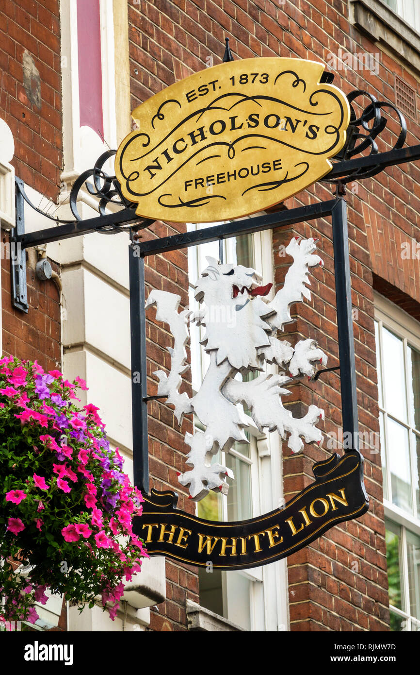 London England Vereinigtes Königreich Großbritannien Covent Garden Nicholson's Freehaus White Lion traditionellen Pub öffentlichen Haus bildhaften Zeichen exter Stockfoto