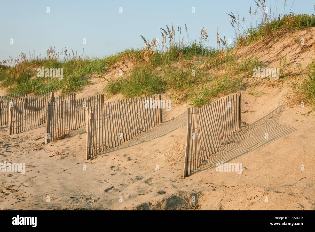 Strand Zäune und Sand, Outer Banks in North Carolina NC, USA. Stockfoto