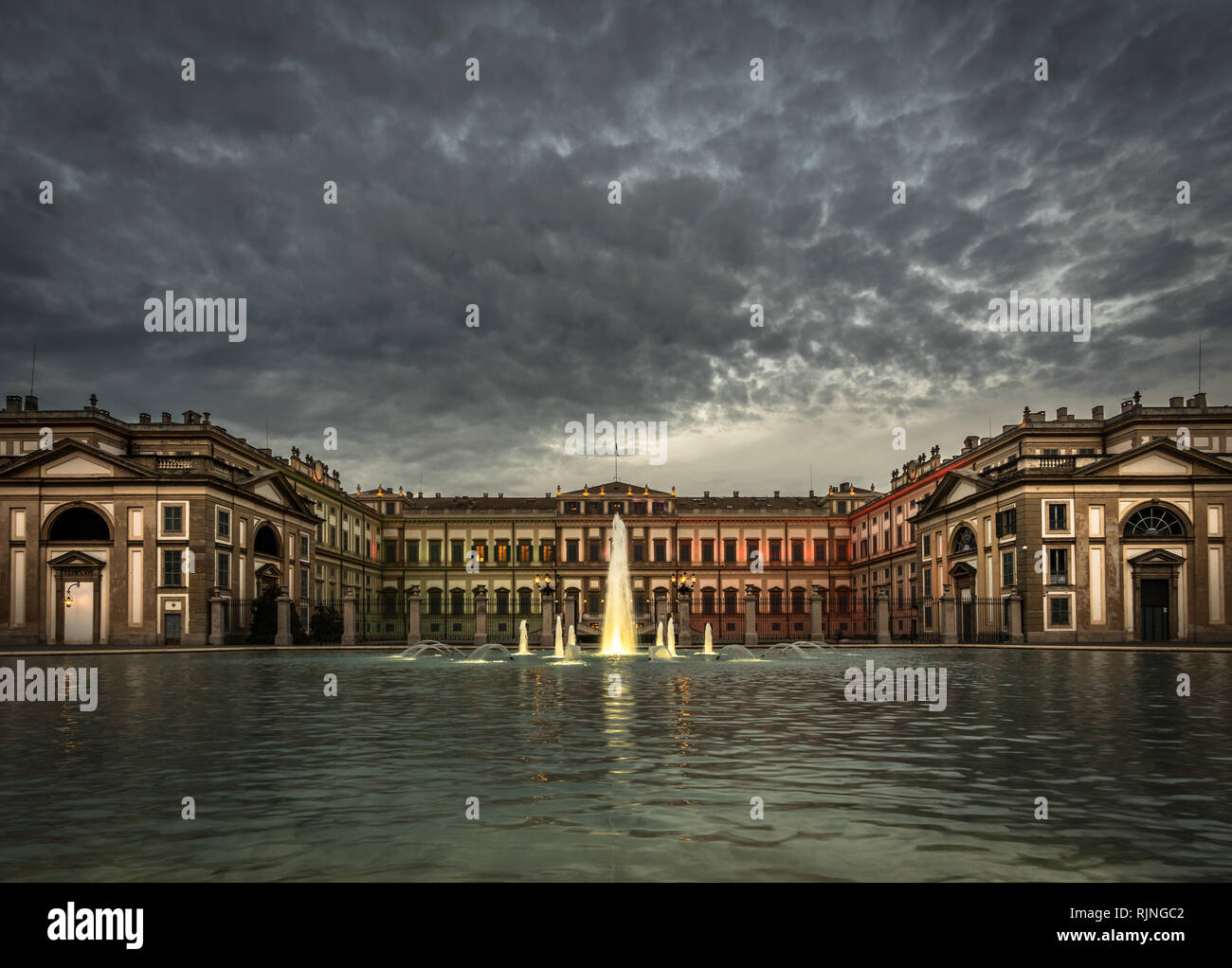 Villa reale Monza Brianza mit bewölktem Himmel Stockfoto