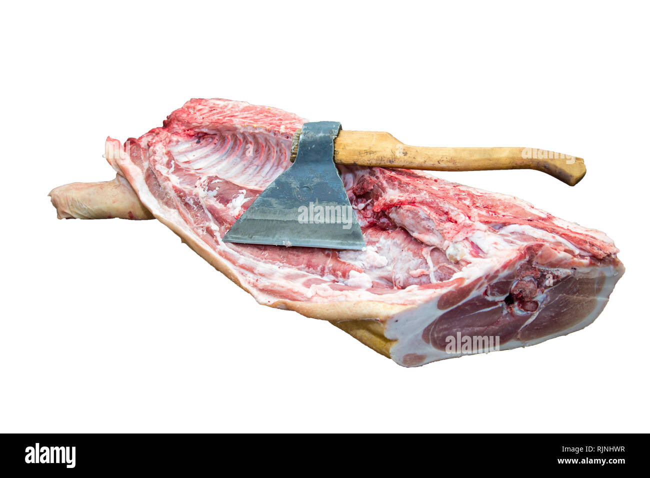 Große ax für das Zerkleinern von Fleisch, Fleisch Karkasse. Auf weissem Hintergrund. Große Stück Fleisch. Metzger Beruf Stockfoto