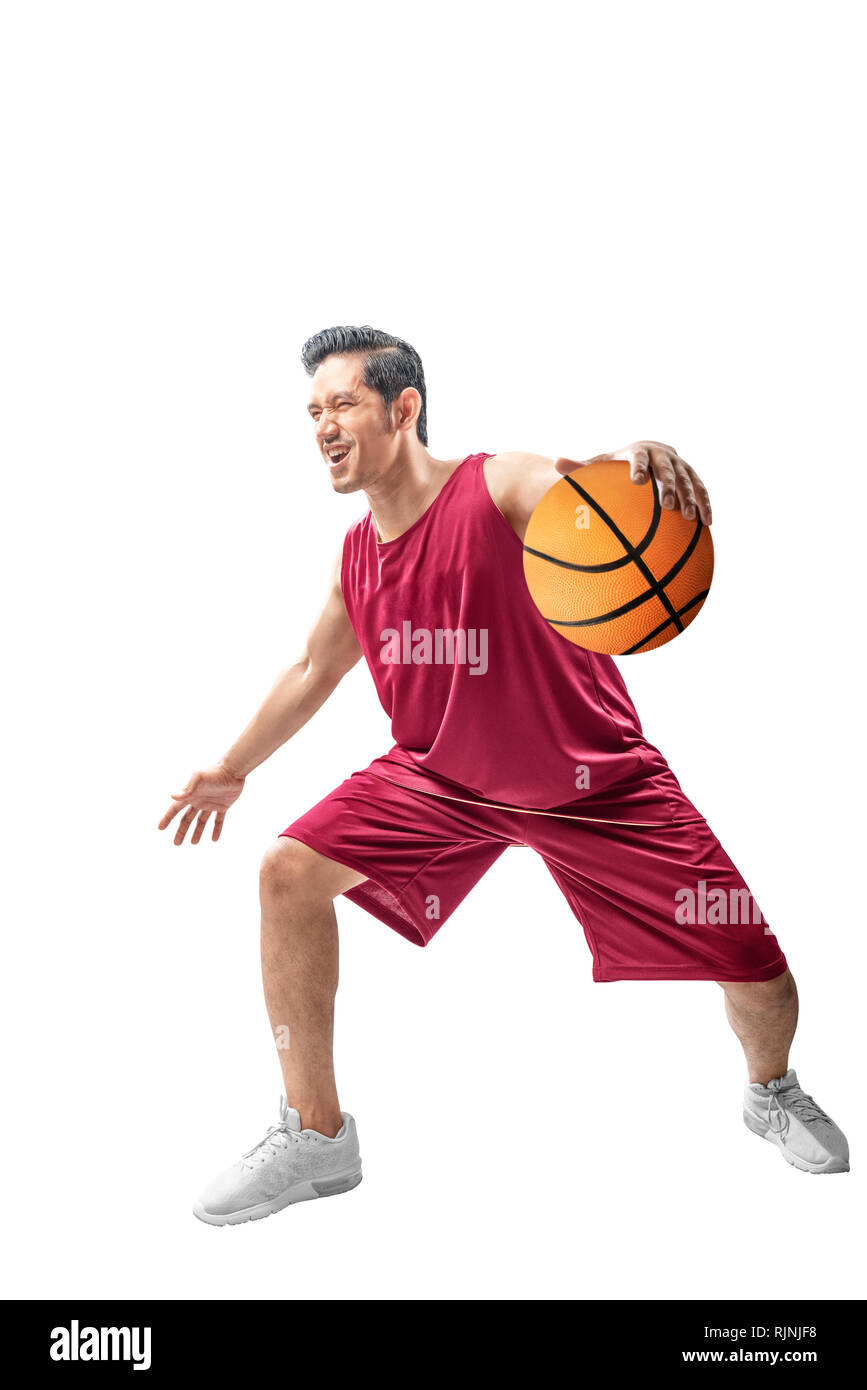 Attraktiven asiatischen Mann spielt Basketball in Aktion auf weißem Hintergrund posiert Stockfoto
