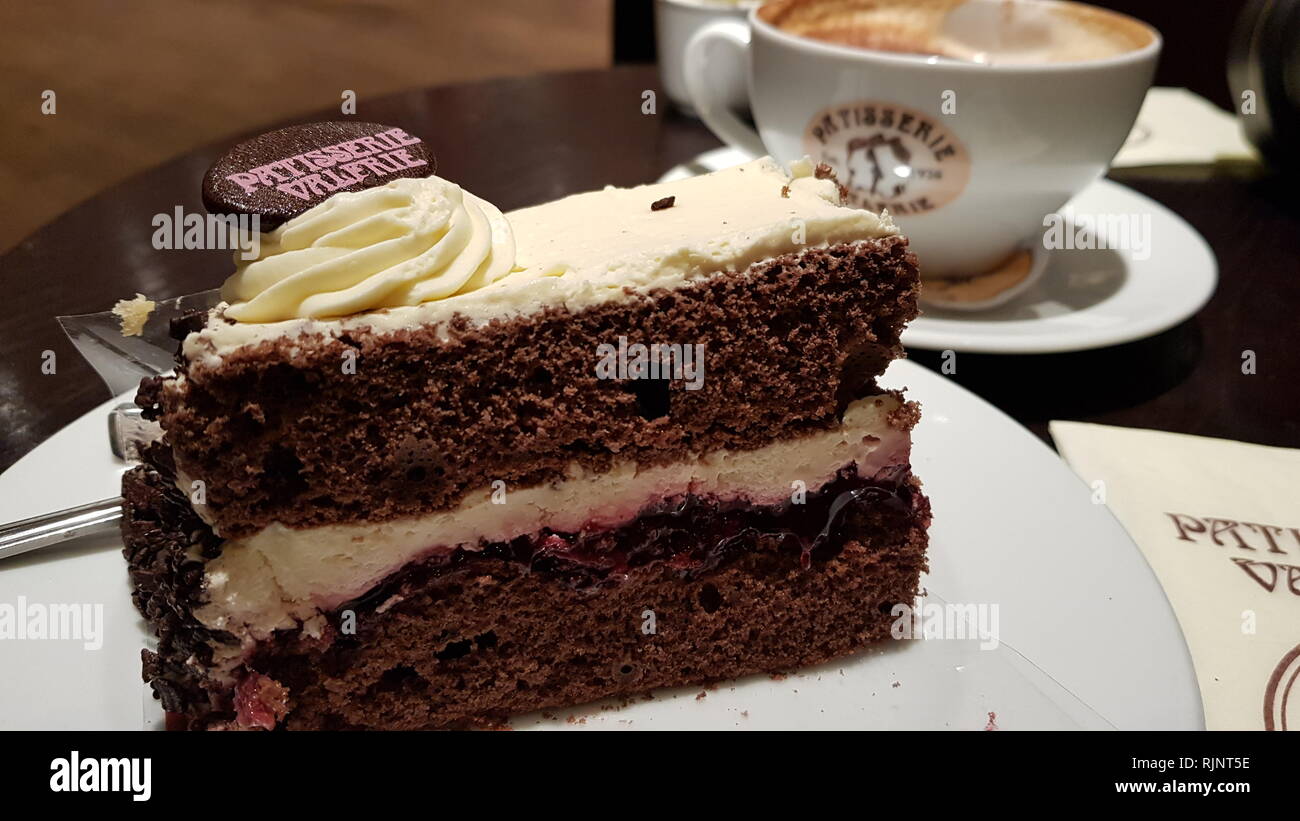 Glasgow, UK. 25. Januar 2019. Patisserie Valerie ist eine Kette von cafŽs, dass im Vereinigten Königreich tätig ist. Die Kette ist spezialisiert auf hausgemachte Kuchen, ein Stockfoto