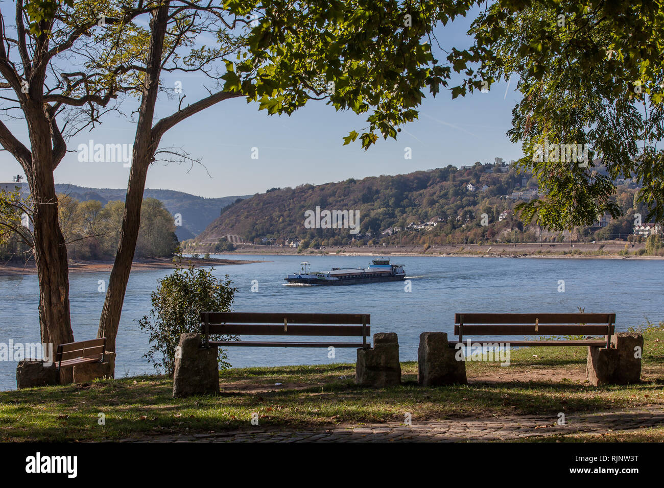 Blick von einem Park am Rhein in Neuwied, Deutschland Stockfoto