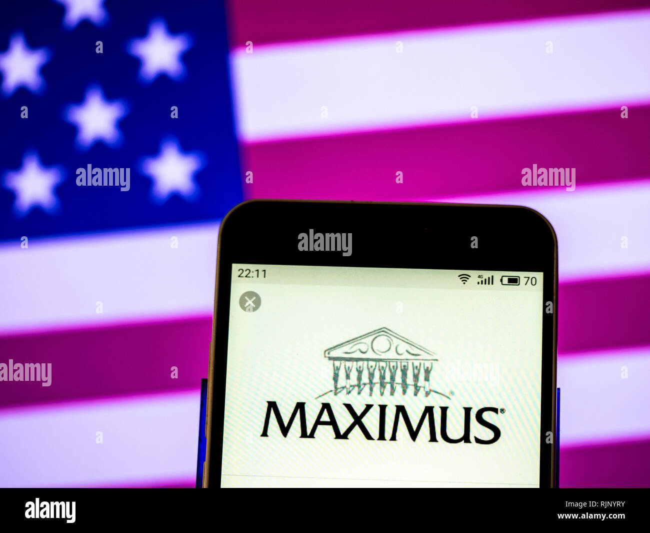 Maximus Inc. Firmenlogo auf dem Smartphone angezeigt Stockfotografie ...
