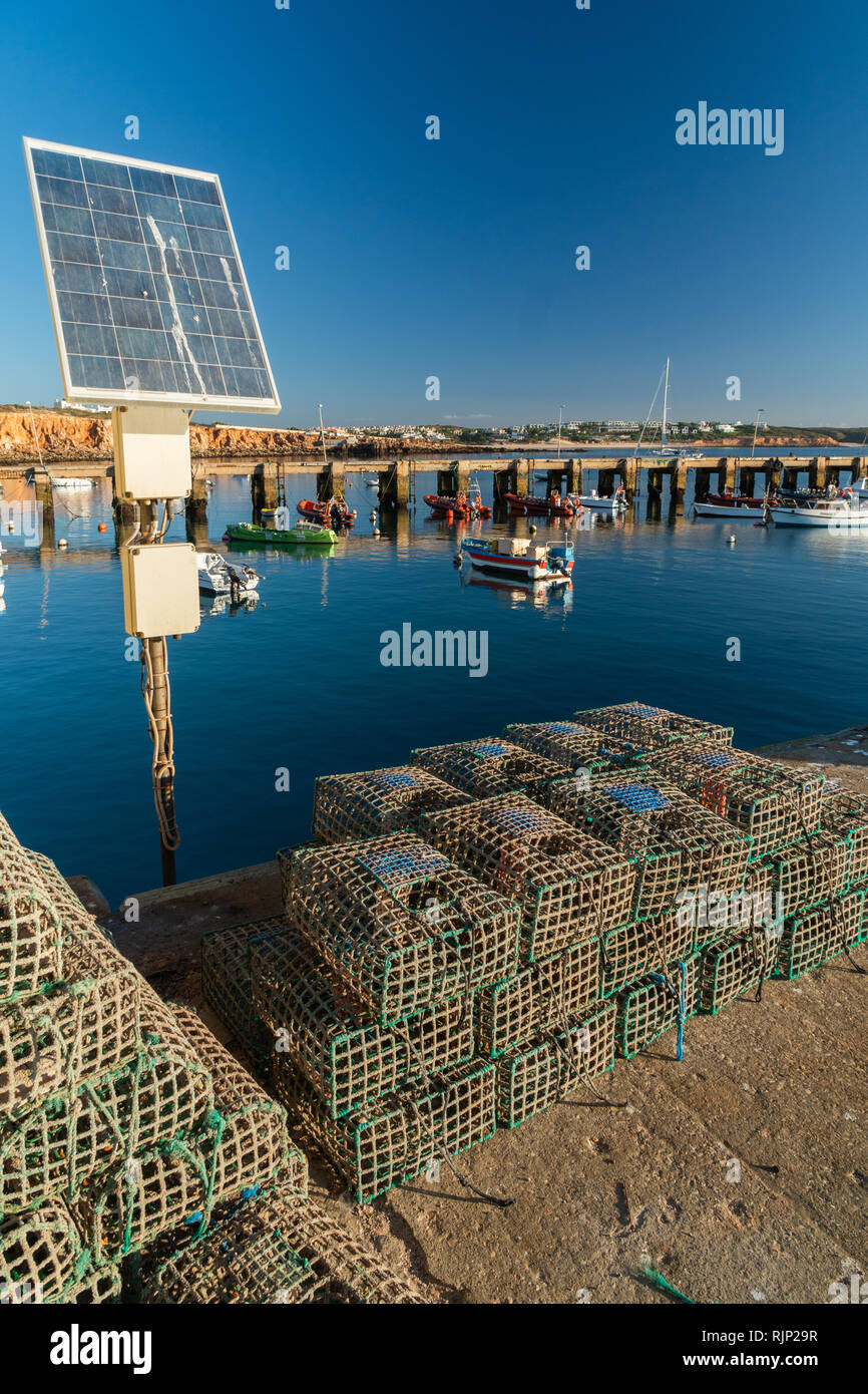 Solars panels Fischernetz fischer Leuchtturm Stockfoto