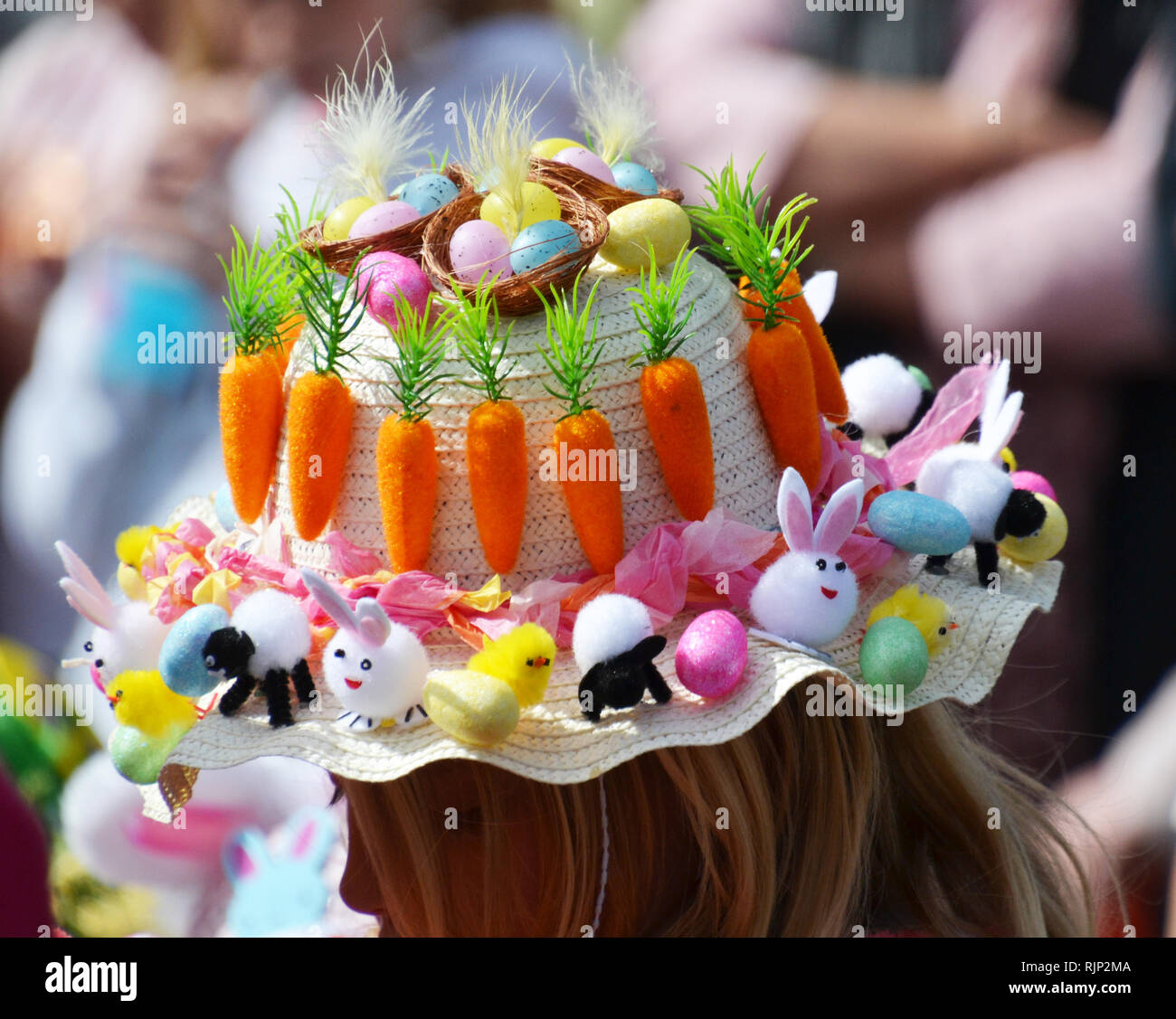 Ostern Motorhauben, wettbewerbsfähige Murmeln und ein Maibaum, in der Karfreitag Feiern im Battle, East Sussex, England, Großbritannien Stockfoto
