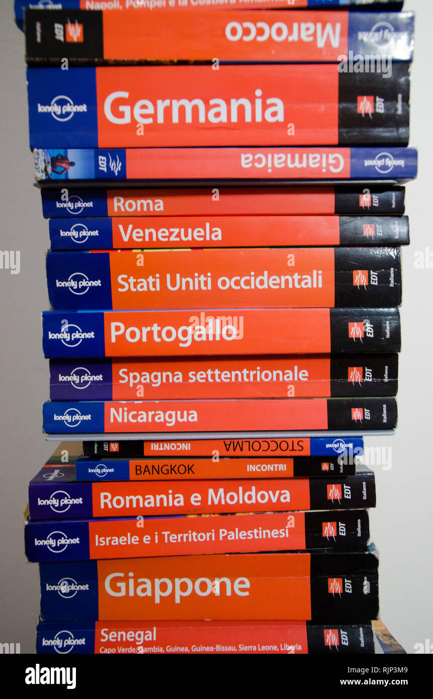 Lonely Planet Reiseführer. Bücher auf italienisch geschrieben. Mailand, 7. Februar, 2019 Stockfoto