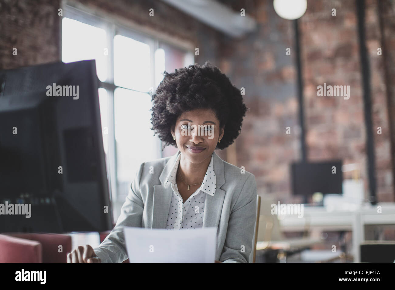Portrait der afrikanischen amerikanischen Geschäftsfrau Stockfoto