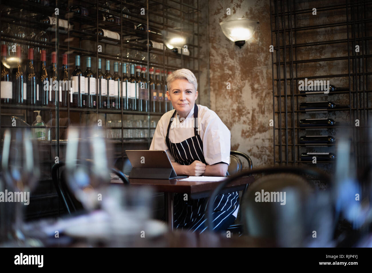 Portrait von Frau Koch und Restaurantbesitzer Stockfoto