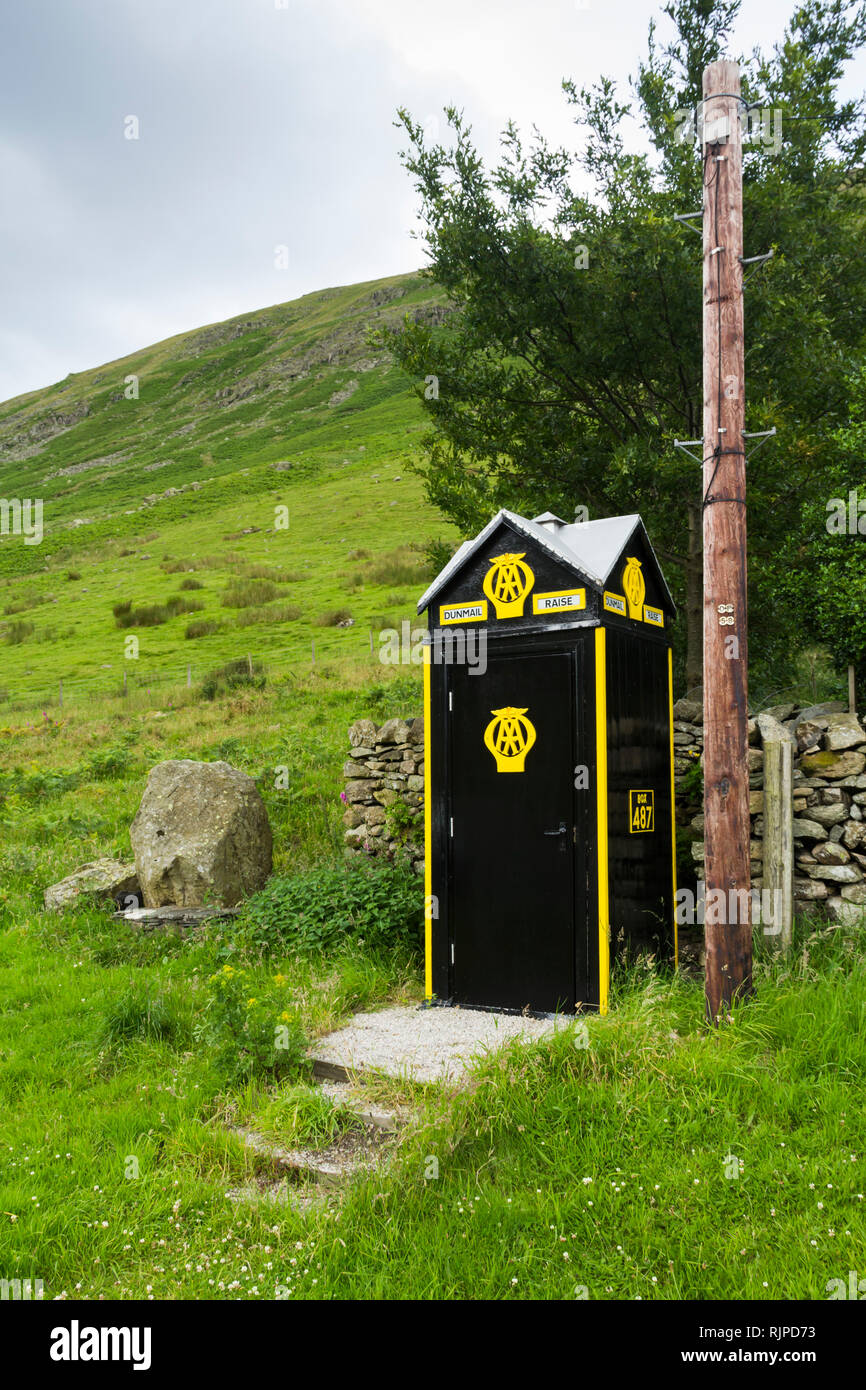 Automobile Association (AA) Pannenhilfe Notrufnummern, gelegen in der Nähe von dunmail Heben auf der A591 nördlich von Grasmere, Cumbria. Die AA Telefon bo Stockfoto