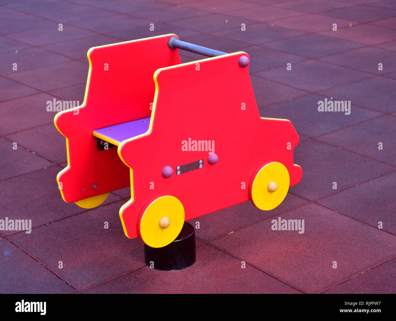 Rockiger Spielzeugauto in öffentlichen Erholungsgebiet von Tsing Yi Promenade, Hong Kong Stockfoto