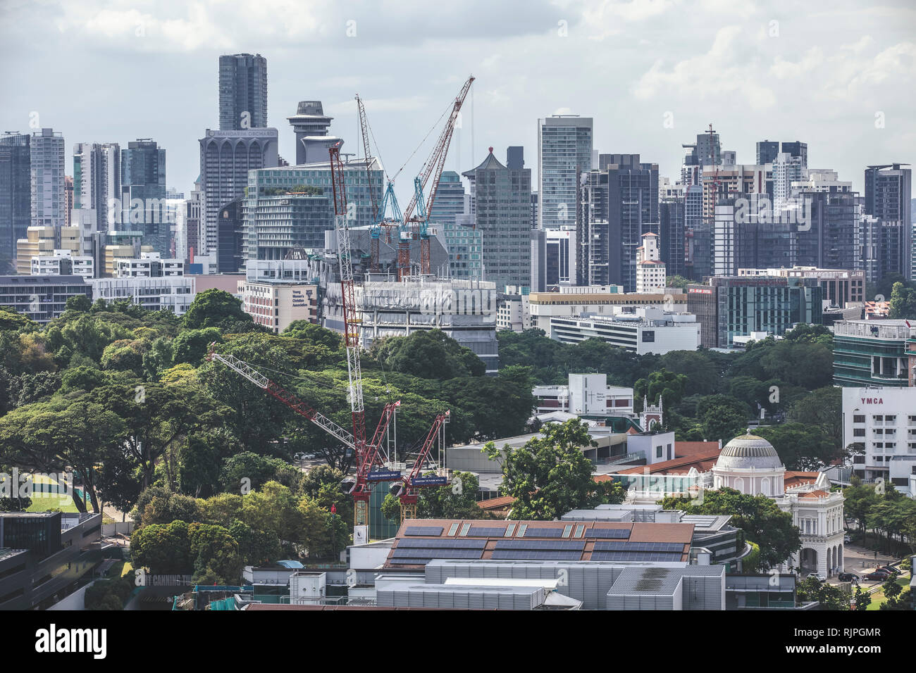Singapur/Singapur - 02 Februar 2019: Singapore Orchard, Somerset kommerziellen Gebäuden architektonische Luftaufnahme im eleganten Retro gedeckten Farben Stockfoto