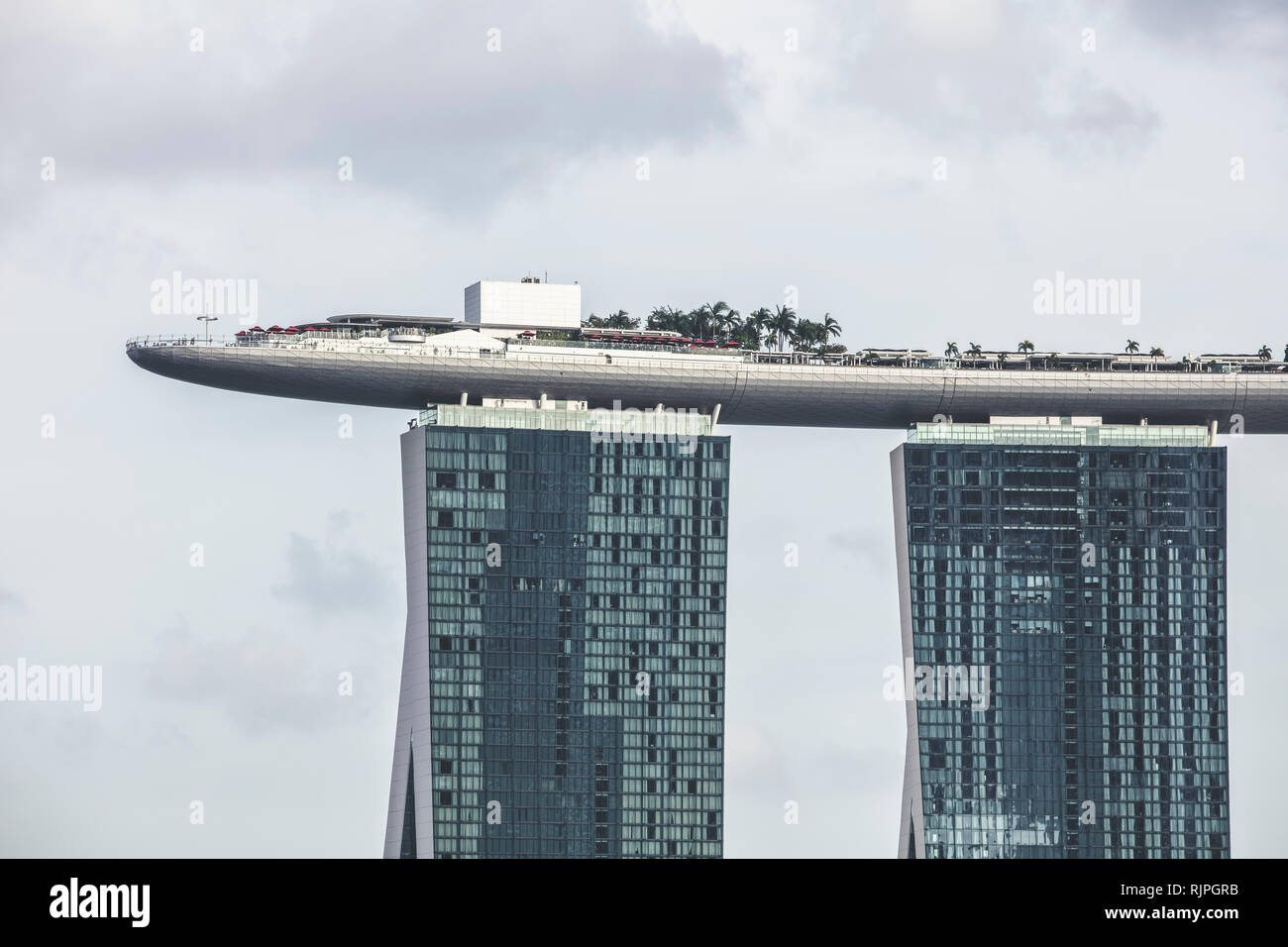 Singapur Marina Bay Sands Hotel und Esplanade Theater an der Bucht architektonischen Nahaufnahme details Luftaufnahme bei klarem Himmel Tag Zeit Stockfoto