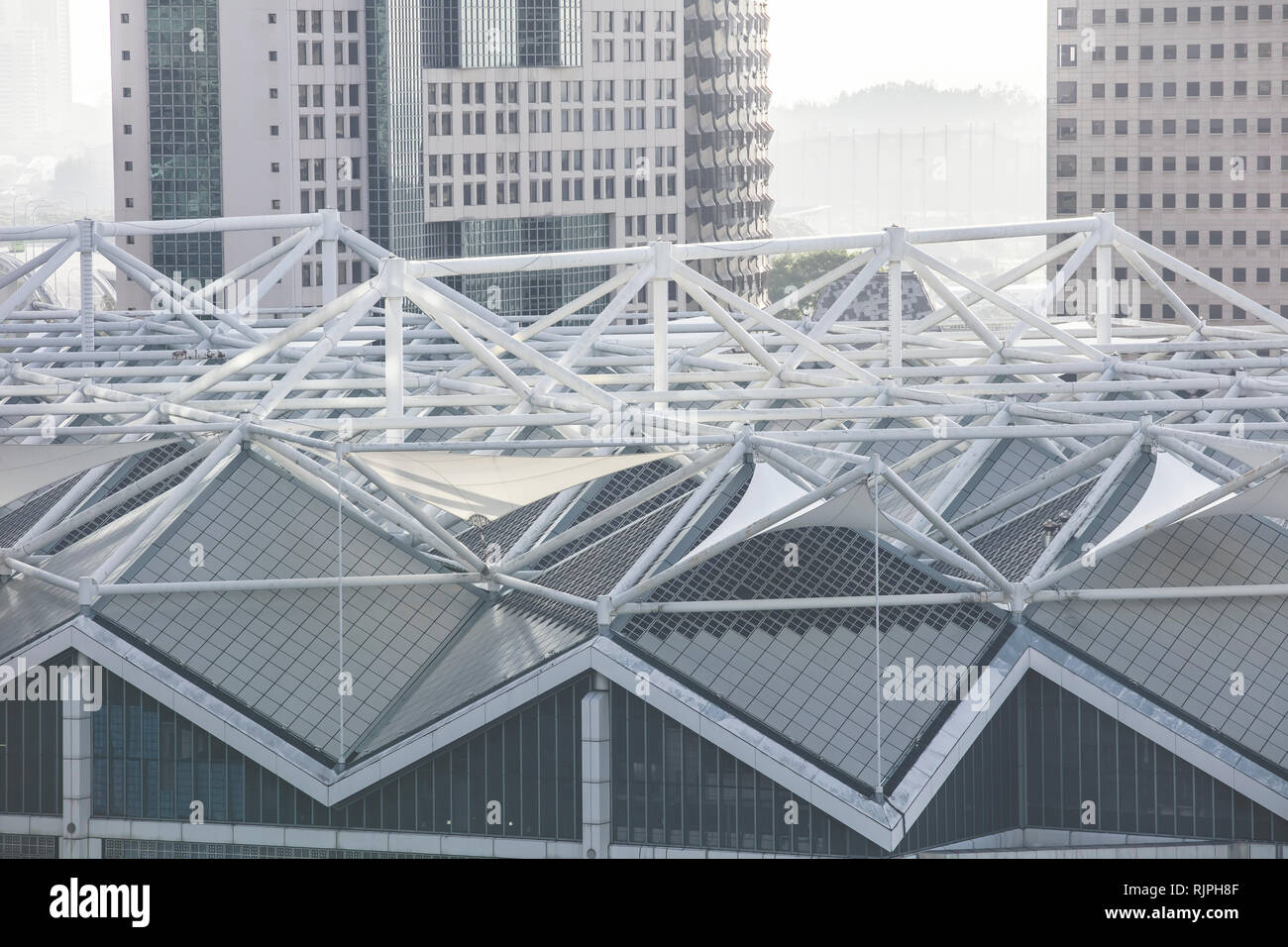 Singapur/Singapur - 02 Februar 2019: Singapur Suntec City Convention Hall Dach architektonischen Nahaufnahme details Luftaufnahme im eleganten Retro stummgeschaltet Stockfoto