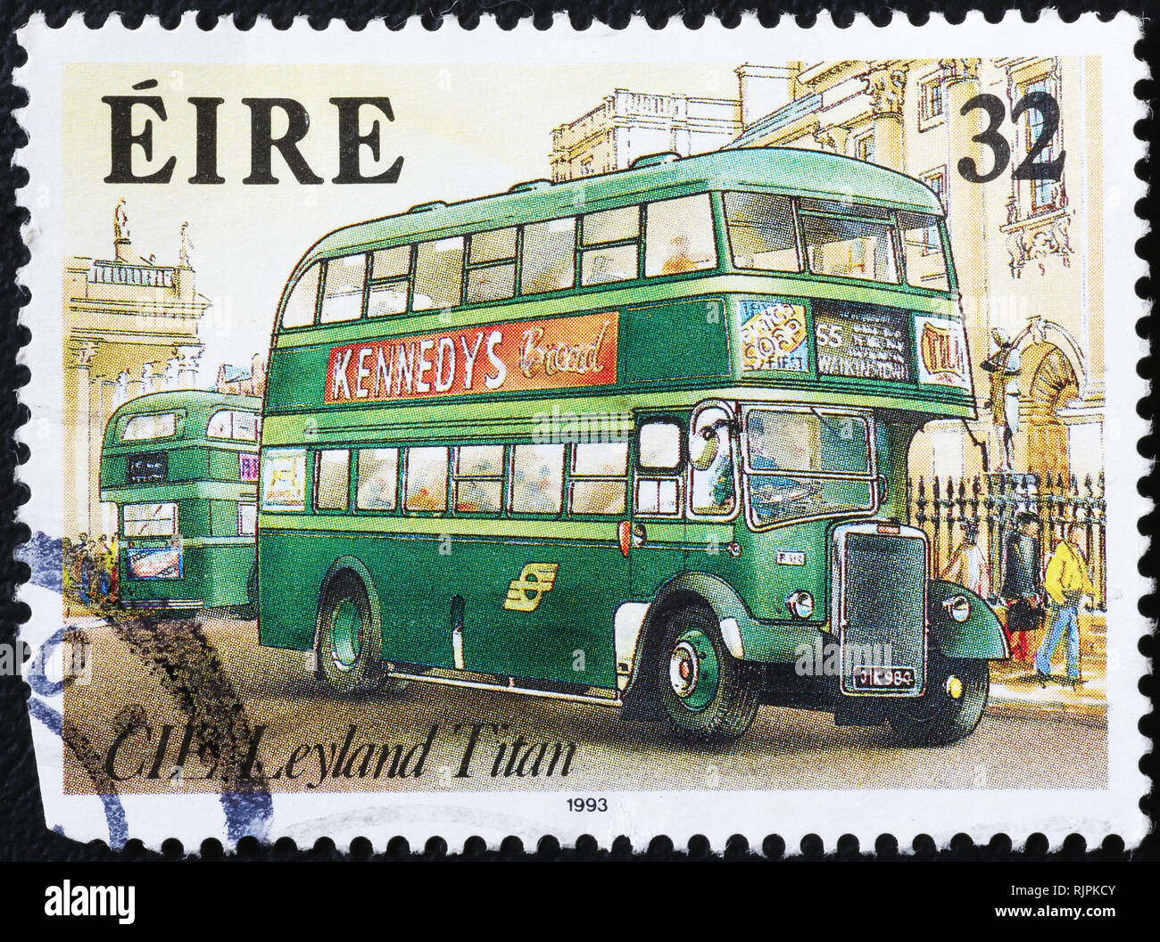 Irische Doppeldeckerbus auf Briefmarke Stockfoto