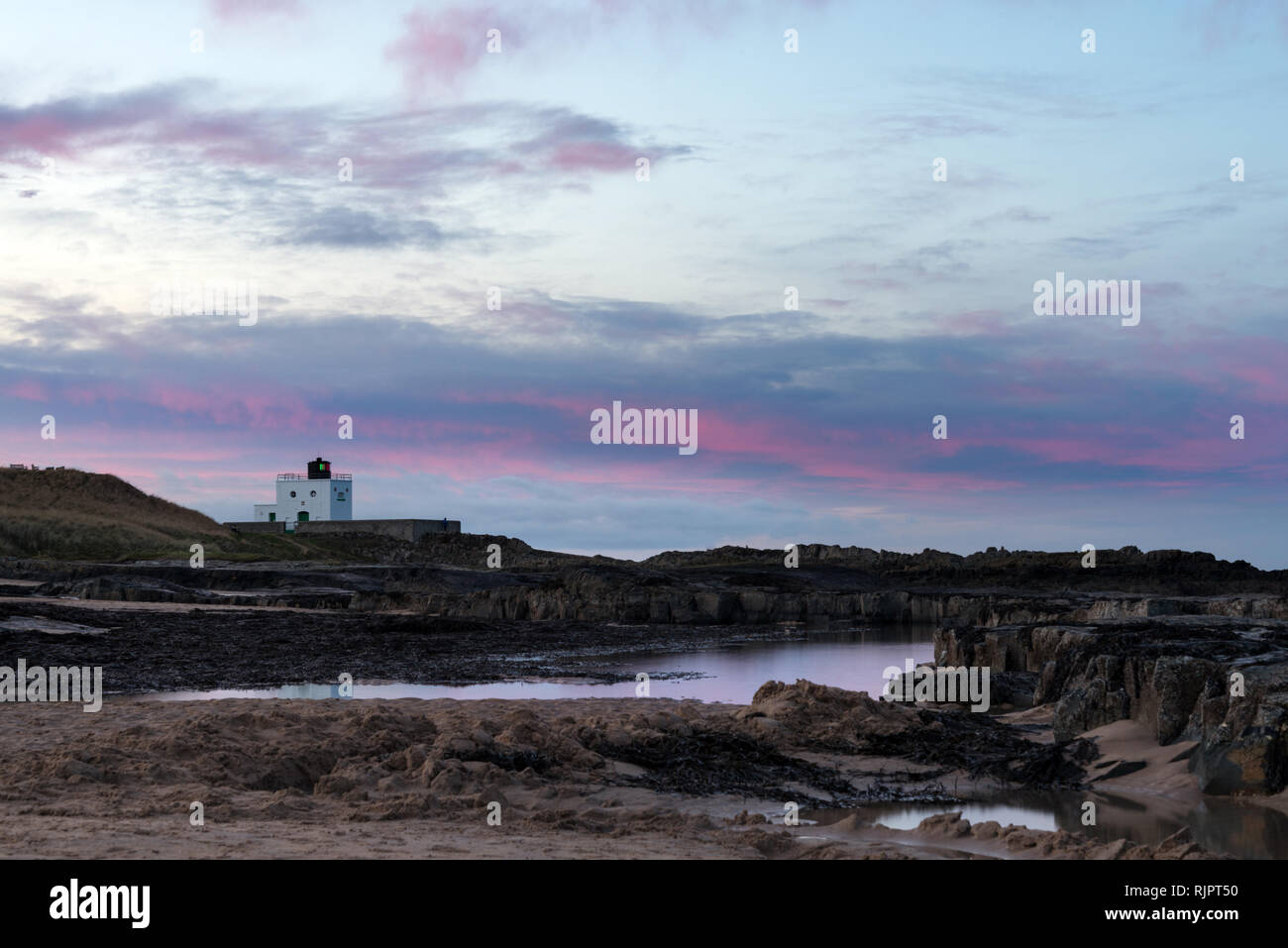 Bamburgh Castle & Strand Stockfoto