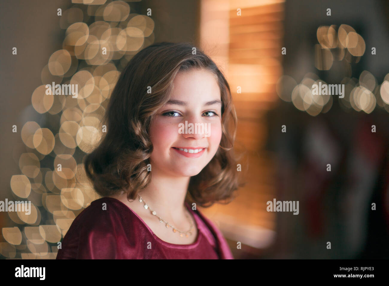 Portrait von Mädchen an Weihnachten Stockfoto