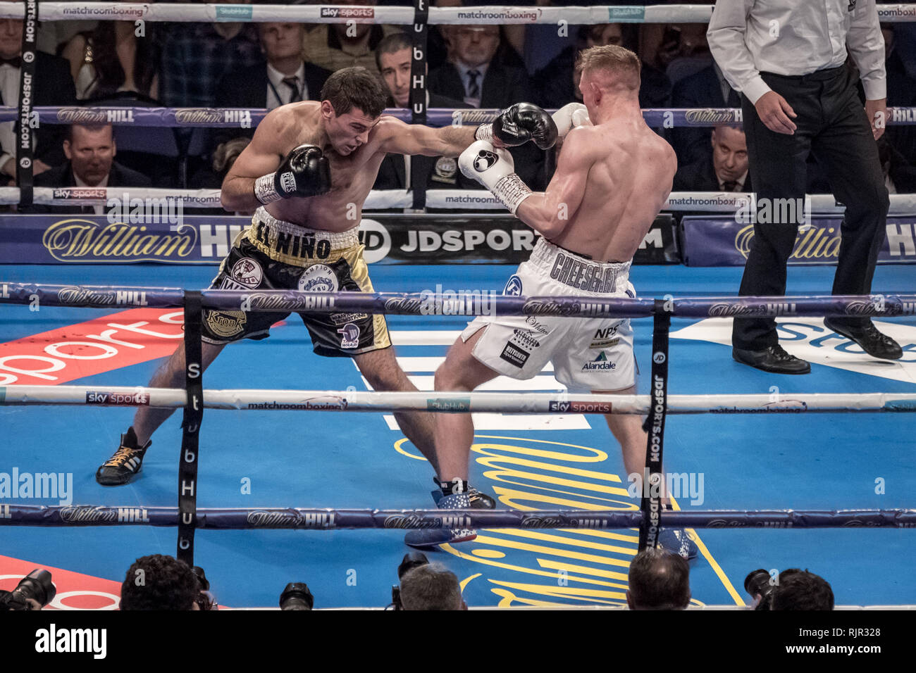 Sergio Garcia vs Ted Cheeseman. Europäische super welterweight Champion Titel in der O2 Arena. Credit: Guy Corbishley/Alamy leben Nachrichten Stockfoto