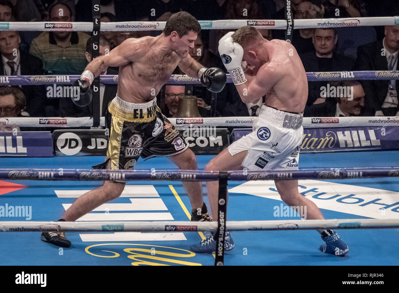 Sergio Garcia vs Ted Cheeseman. Europäische super welterweight Champion Titel in der O2 Arena. Credit: Guy Corbishley/Alamy leben Nachrichten Stockfoto