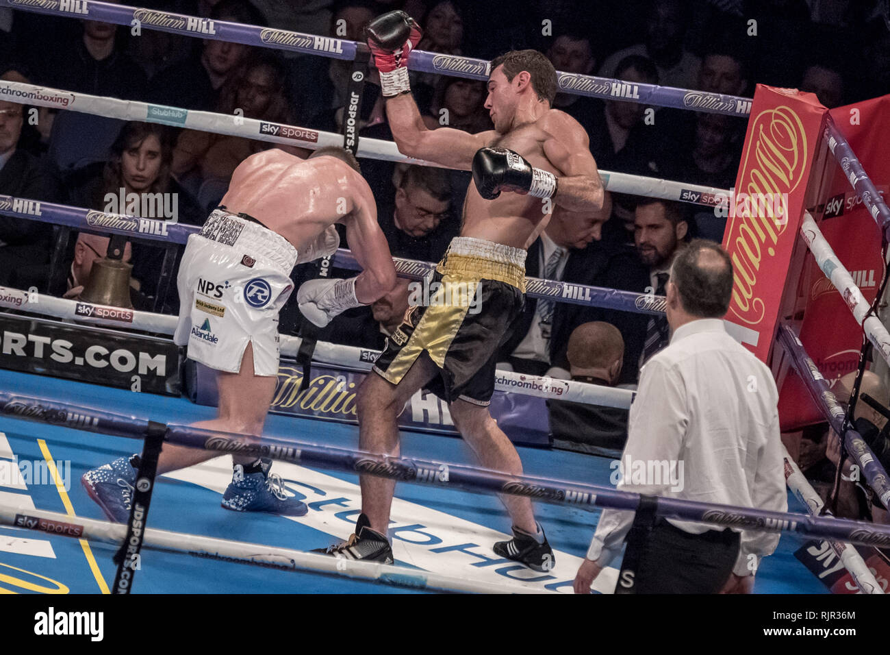 Sergio Garcia vs Ted Cheeseman. Europäische super welterweight Champion Titel in der O2 Arena. Credit: Guy Corbishley/Alamy leben Nachrichten Stockfoto