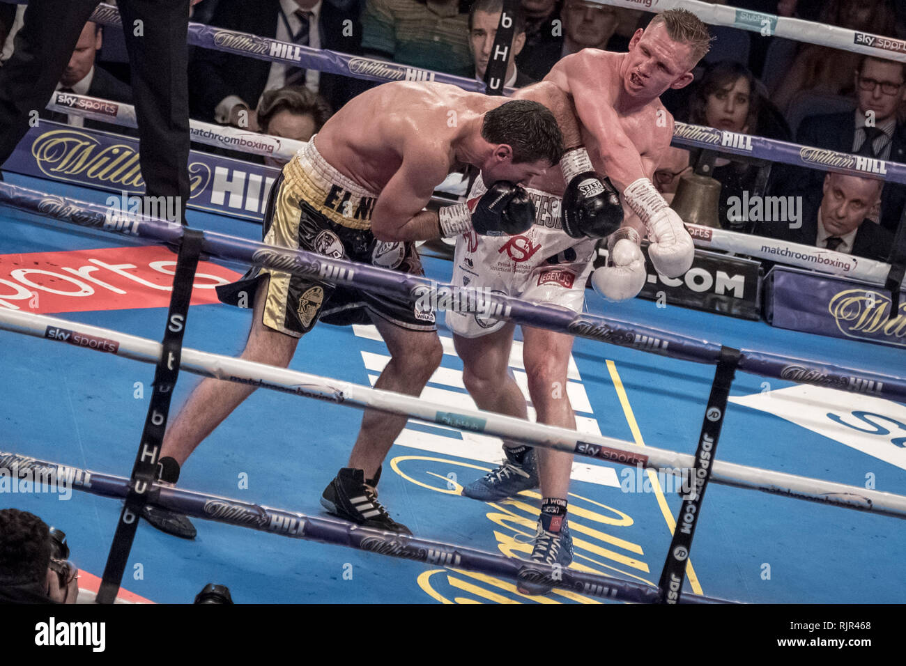 Sergio Garcia vs Ted Cheeseman. Europäische super welterweight Champion Titel in der O2 Arena. Credit: Guy Corbishley/Alamy leben Nachrichten Stockfoto