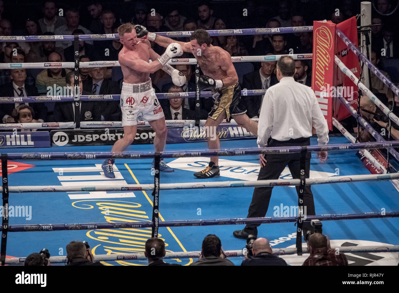 Sergio Garcia vs Ted Cheeseman. Europäische super welterweight Champion Titel in der O2 Arena. Credit: Guy Corbishley/Alamy leben Nachrichten Stockfoto