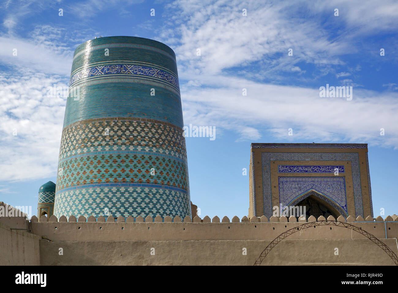 Minarett und Moschee in Chiwa - Usbekistan Stockfoto