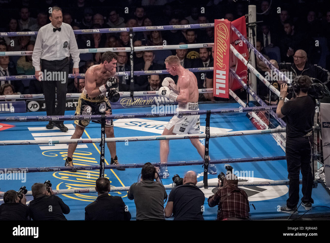 Sergio Garcia vs Ted Cheeseman. Europäische super welterweight Champion Titel in der O2 Arena. Credit: Guy Corbishley/Alamy leben Nachrichten Stockfoto