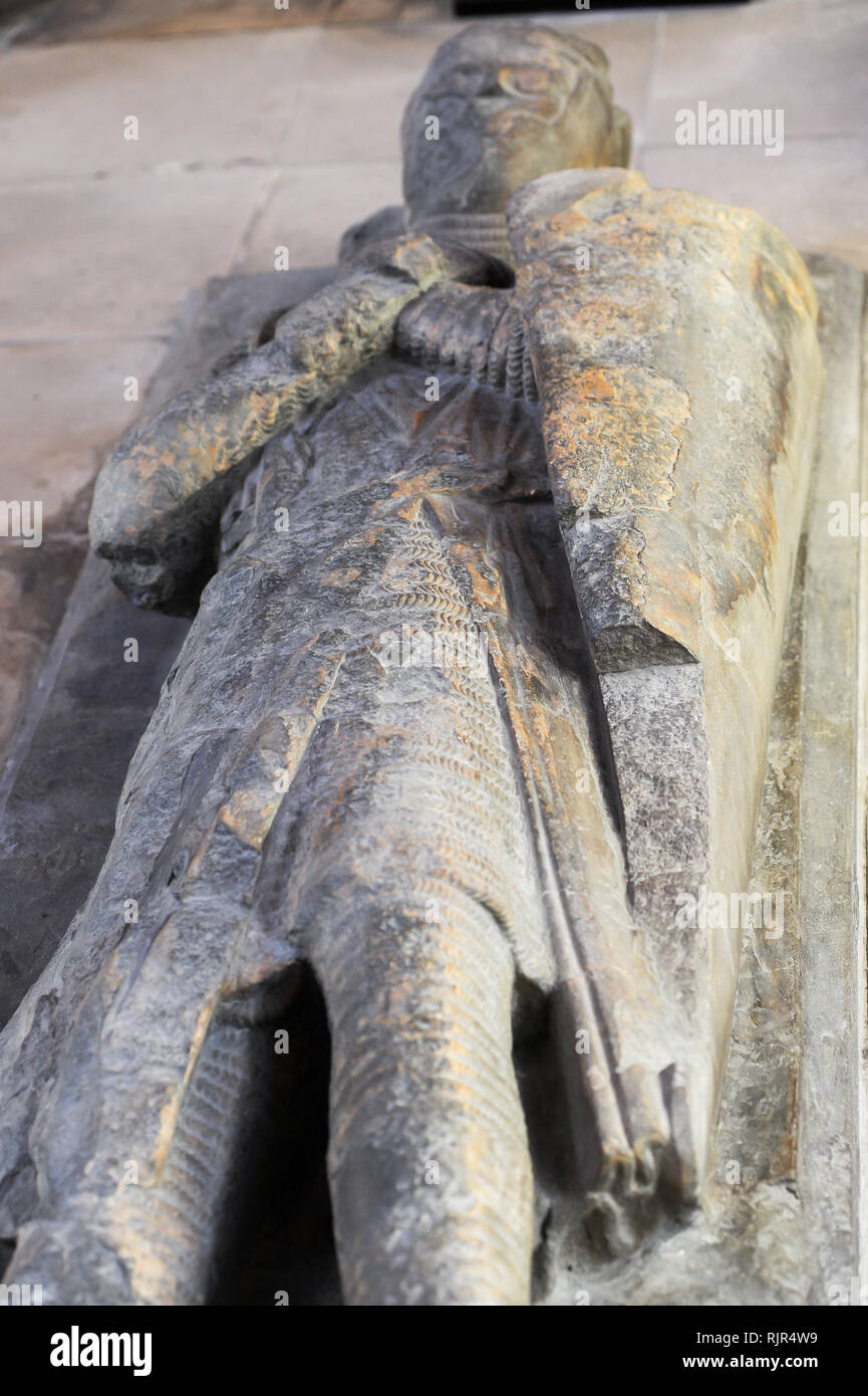 Unbekannte Ritter in 1250 1260 im romanischen Tempel Kirche begraben Erbaut 1185 durch Ritter Templer von Dan Brown's 2003 meistverkauften Roman The Da Vin Stockfoto