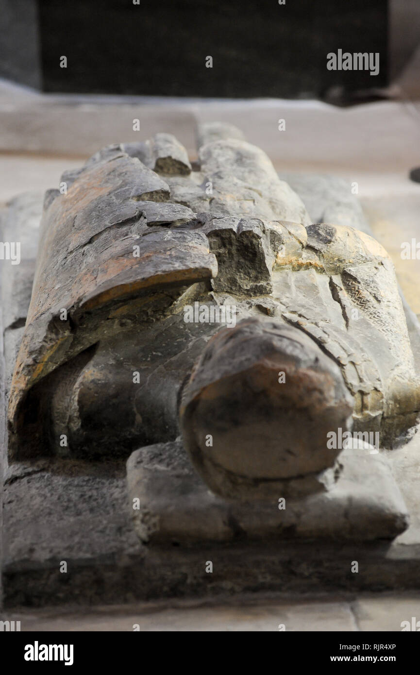 Unbekannte Ritter in 1250 1260 im romanischen Tempel Kirche begraben Erbaut 1185 durch Ritter Templer von Dan Brown's 2003 meistverkauften Roman The Da Vin Stockfoto