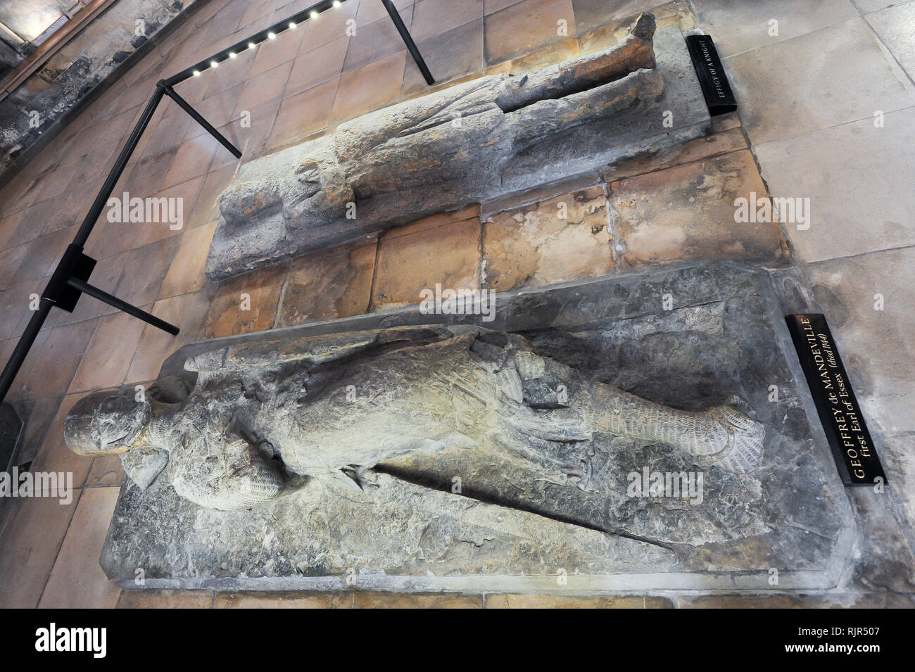 Geoffrey de Mandeville, 1st Earl of Essex, Bildnis und unbekannten Ritter Bildnis im romanischen Tempel Kirche Erbaut 1185 durch Ritter Templer von Dan B bekannt Stockfoto