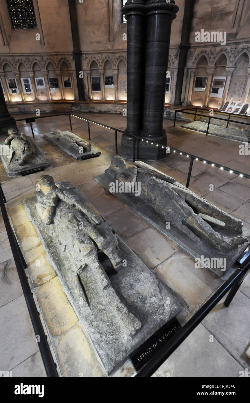 Unbekannte Ritter Bildnisse und Geoffrey de Mandeville, 1st Earl of Essex, Bildnis im romanischen Tempel Kirche Erbaut 1185 durch Ritter Templer von Da bekannt Stockfoto