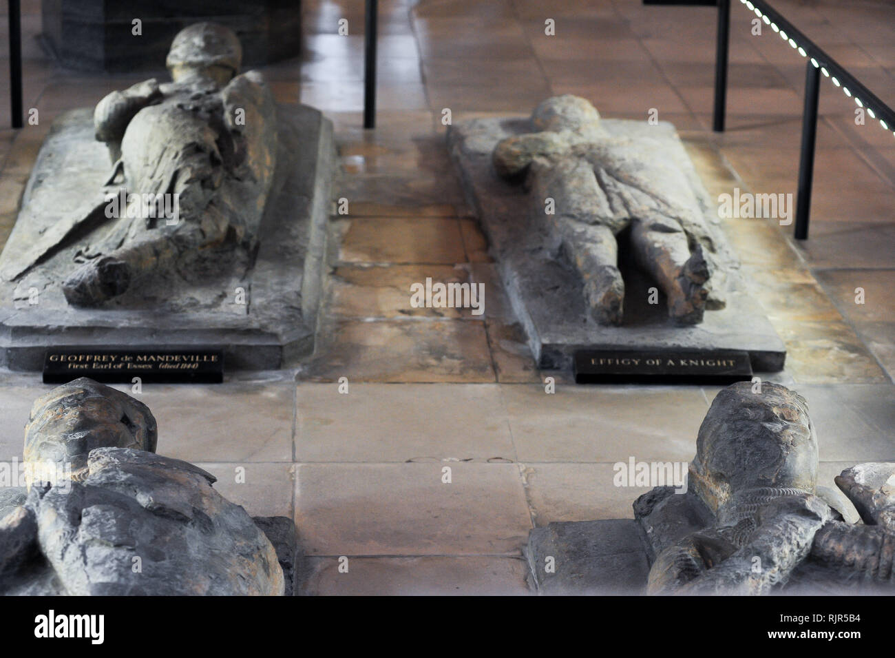 Unbekannte Ritter Bildnisse und Geoffrey de Mandeville, 1st Earl of Essex, Bildnis im romanischen Tempel Kirche Erbaut 1185 durch Ritter Templer von Da bekannt Stockfoto