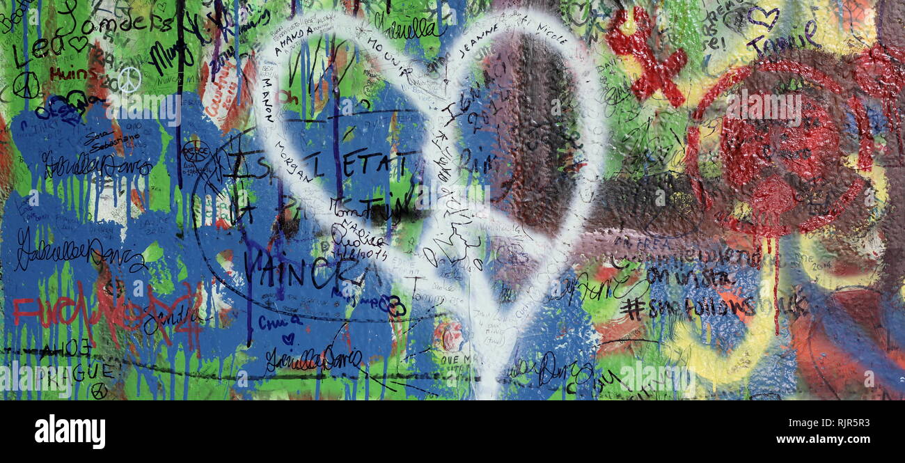 Prag, tschechische Republik - 05 November: Die Lennon-mauer seit den 80er Jahren mit John Lennon gefüllt. Nur für den redaktionellen Gebrauch bestimmt. Stockfoto
