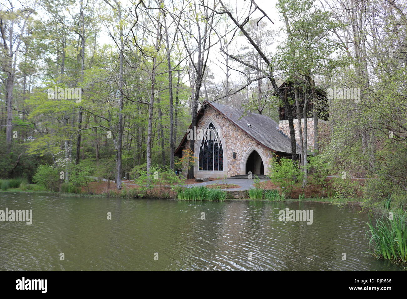 Schöne Kapelle bei Calloway Gärten in Georgien im Frühling. Stockfoto