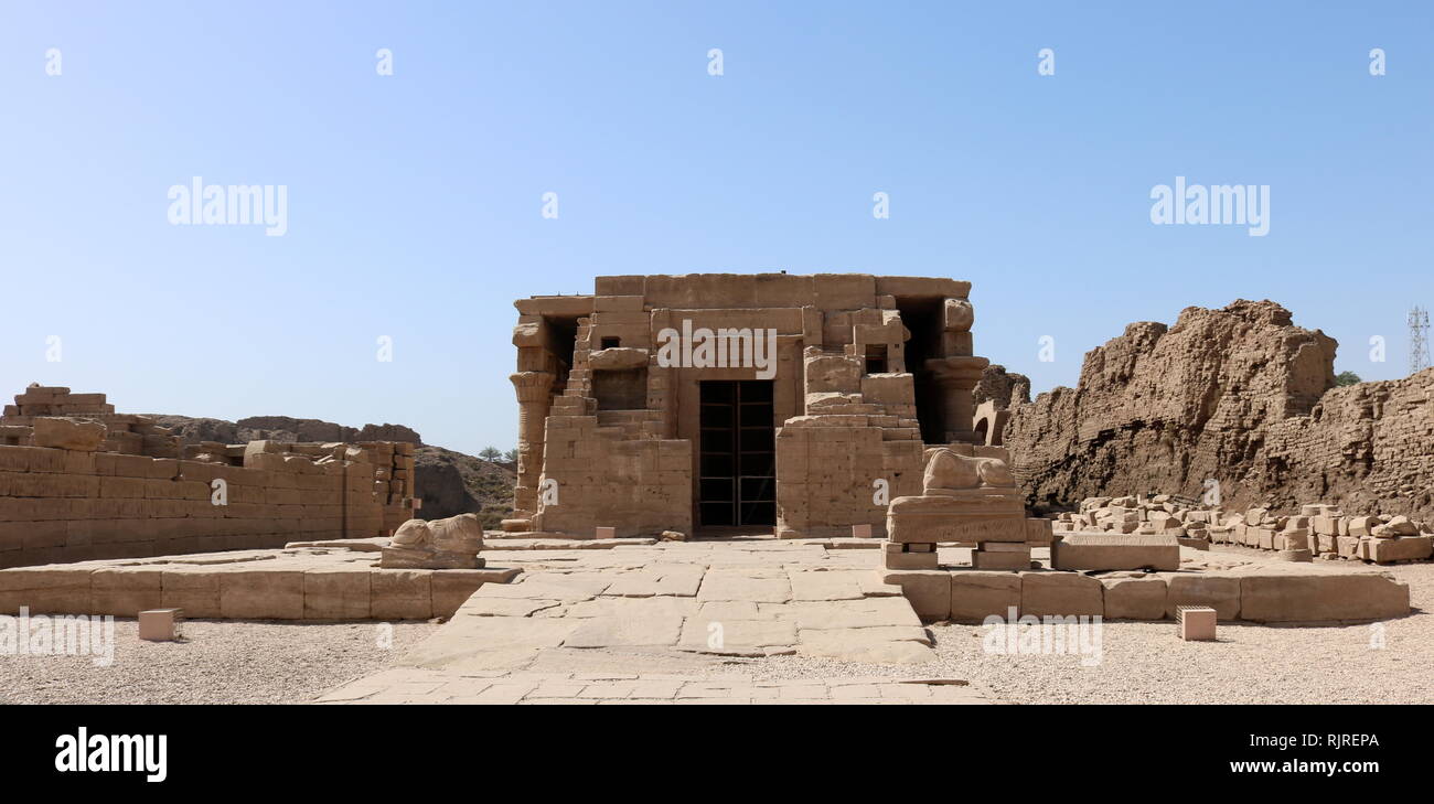 Die mammisi Schrein des Nectanebo I in Dendera, stammt aus dem 30. Dynastie Pharao -361/360 Nectanebo I (379/378 v. Chr.), einer der letzten Herrscher von Ägypten. Stockfoto