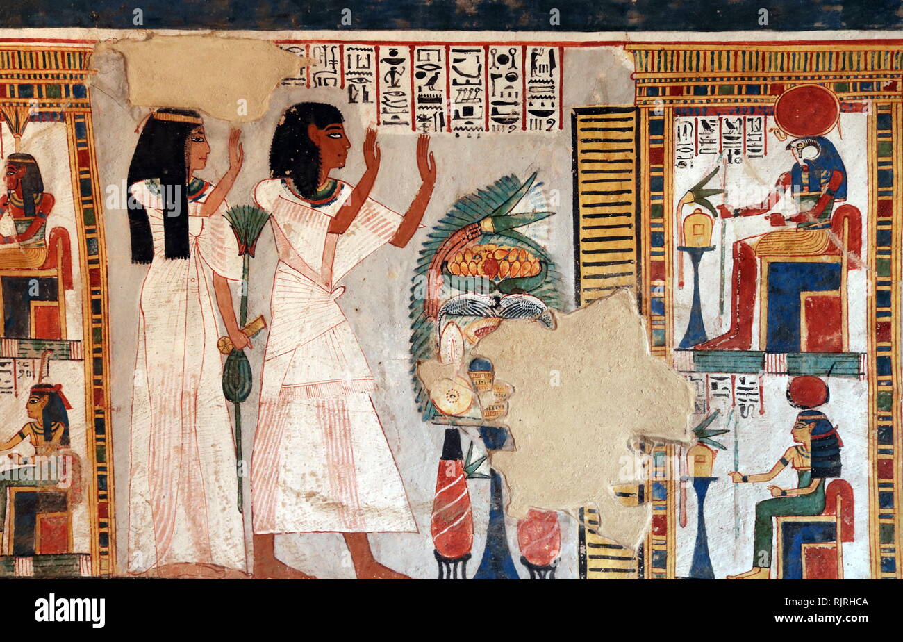 Roy und Nebtawy stellen Gaben an die Götter, Isis und Horus; Wandmalerei in der thebanischen Grab von Roy (TT 255), in Dra' Abu el-Naga'. Er ist Teil der Thebanischen Nekropole, befindet sich auf dem Westufer des Nils gegenüber von Luxor. Das Grab ist die Begräbnisstätte der Alten Ägyptischen Beamten, Roy, die am Ende der 18. Dynastie lebte, während der Herrschaft von Haremhab. Roy war ein königlicher Schreiber in der Nachlässe von Haremhab und des Amun. Seine Frau, die mit ihm in das Grab Gemälde angezeigt wird, wird als Nebtawy, oder 'Tawy' benannt Stockfoto