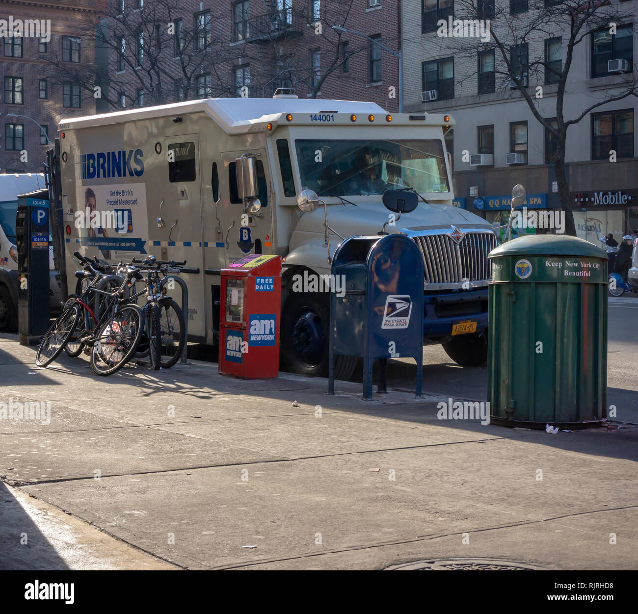 Ein gepanzertes Fahrzeug aus der Brink Firma ist in New York am Dienstag geparkt, 5. Februar 2019. Der Brink Firma wird festgelegt, vierten Quartal zu lösen - Rechnungswesen am 6. Februar. (Â© Richard B. Levine) Stockfoto