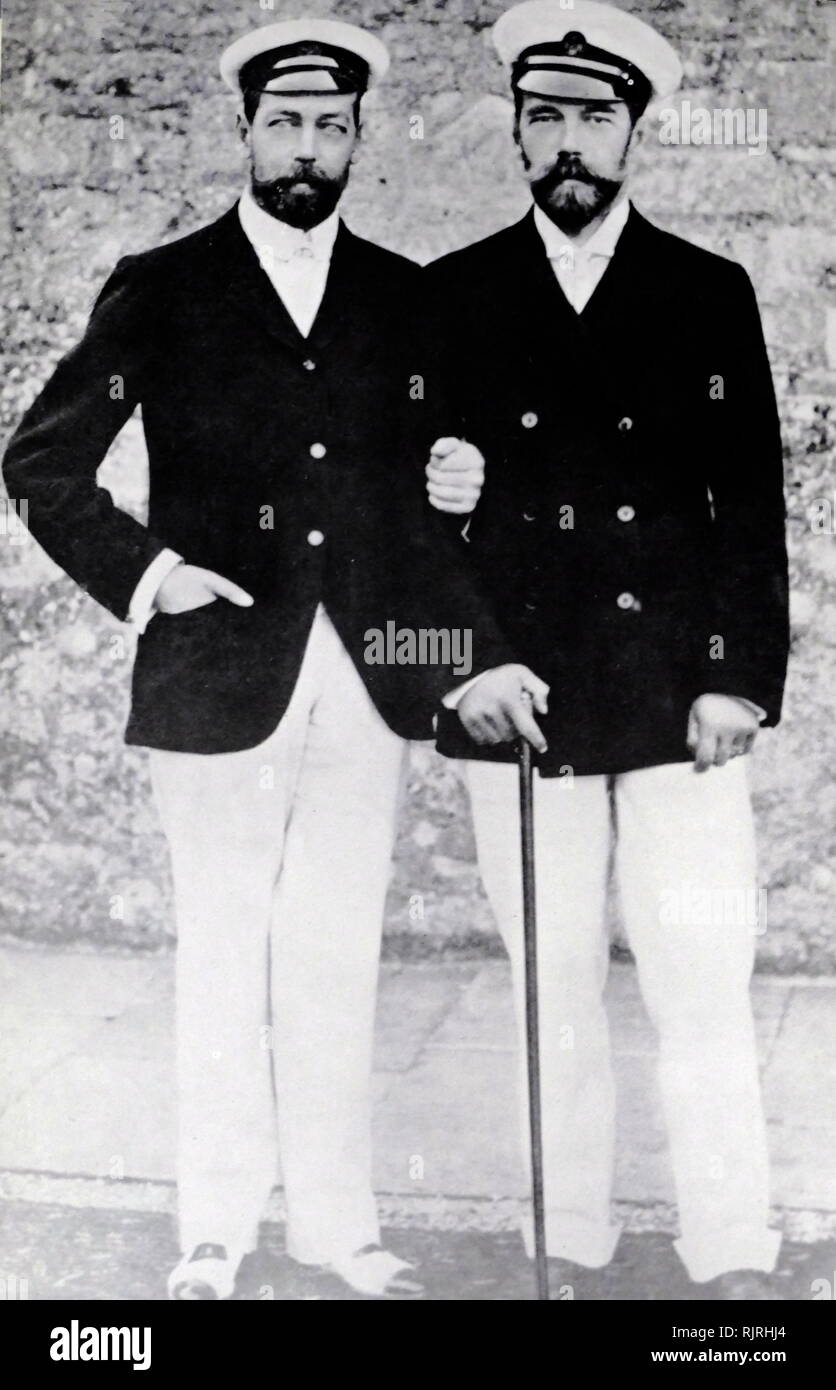 Prince of Wales (später König George V. von Großbritannien), mit seinem Cousin Zar Nikolaus II. von Russland in Cowes, Isle of Wight, England 1904 Stockfoto