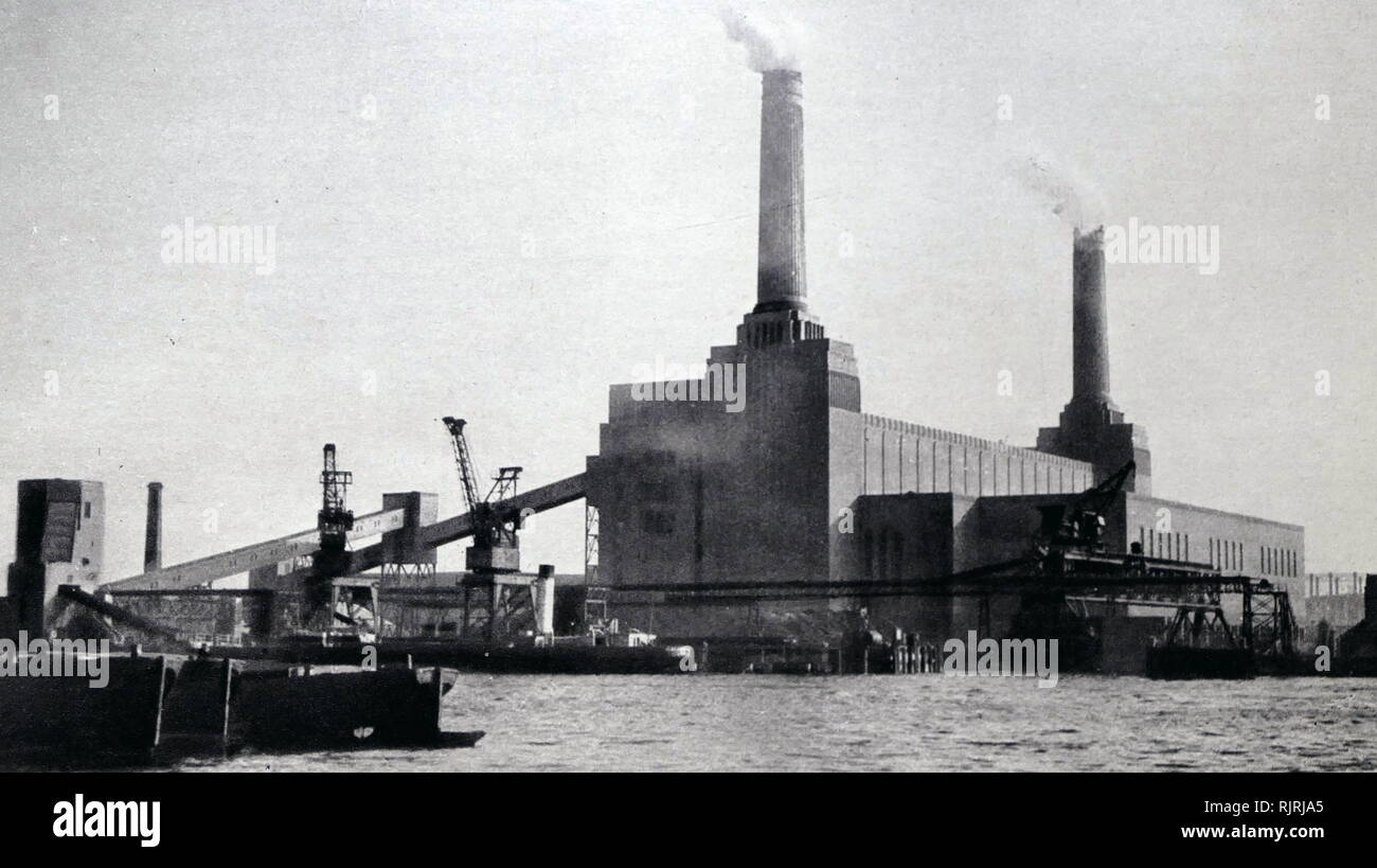 Battersea Power Station ein Kohlekraftwerk am Südufer der Themse, South West London. Es besteht aus zwei Kraftwerke, in zwei Stufen in einem einzigen Gebäude gebaut. Battersea Power Station wurde in den 1930er Jahren erbaut Stockfoto