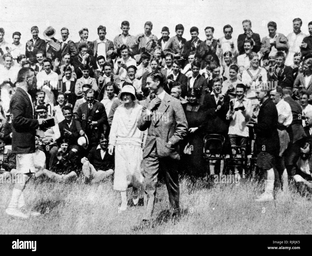 Der Herzog und die Herzogin von York (dem späteren König George V und Queen Elizabeth), im Holiday ist ein Junge Camp. 1927 Stockfoto