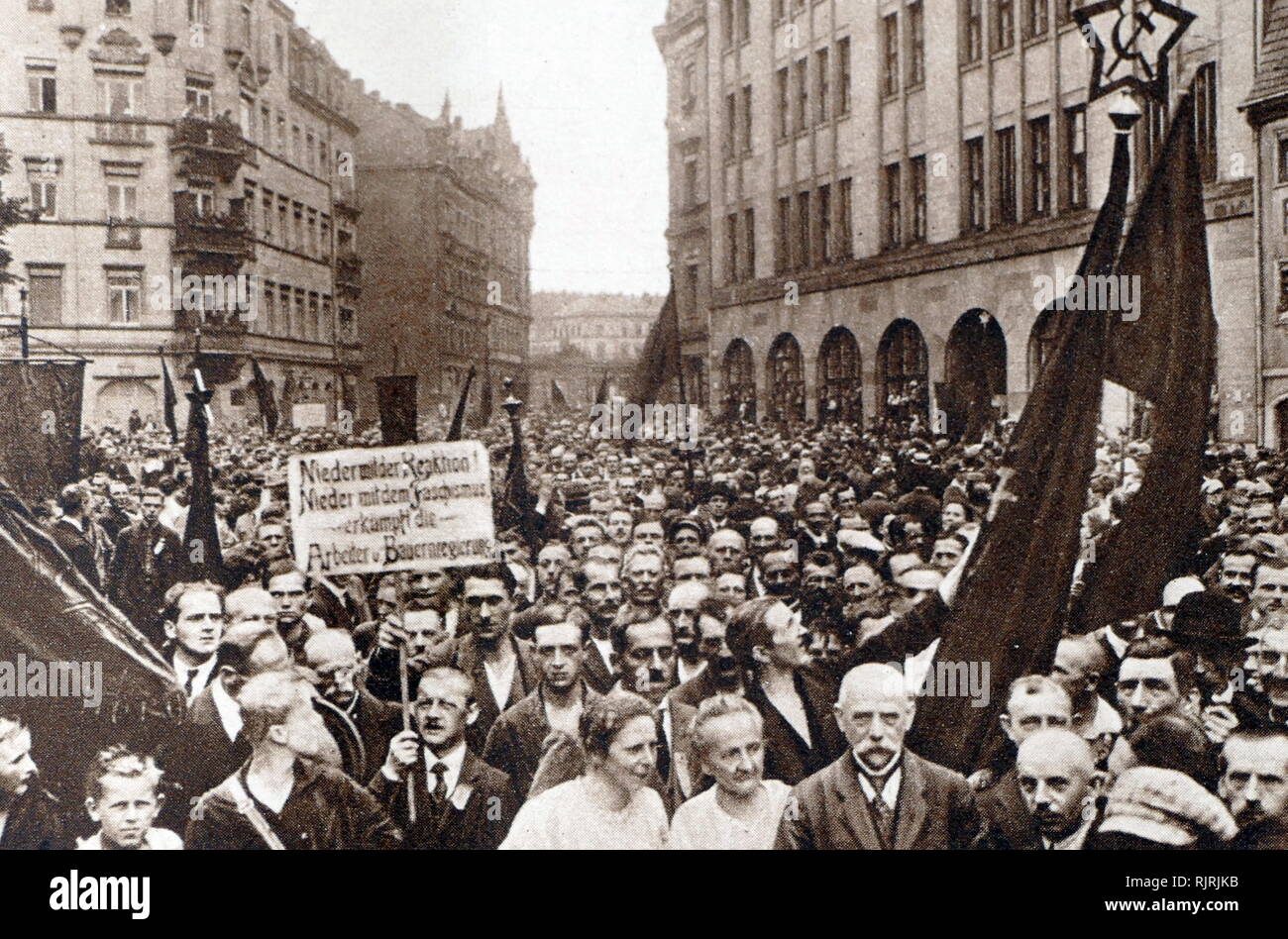 Dresden, Deutschland, 1923/24, kommunistischen Menge gegen Faschismus demonstrieren. Stockfoto