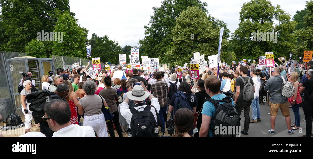 Protest, um der amerikanische Botschafter in London, für den Besuch im Vereinigten Königreich durch den Präsidenten der Vereinigten Staaten von Amerika Donald Trump; Juli 2018. Stockfoto